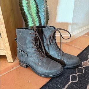 Taos Footwear Charcoal Lace-Up Combat Boots